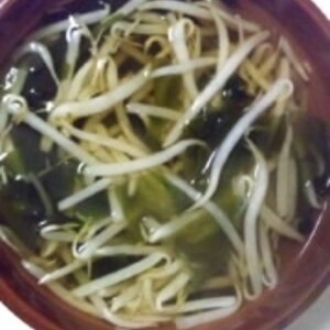 レンジで簡単！即席もやしわかめスープ